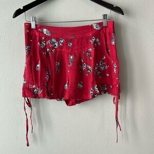 Chelsea & Violet Revolve Shorts with Side Ties Red and White Floral Size Medium